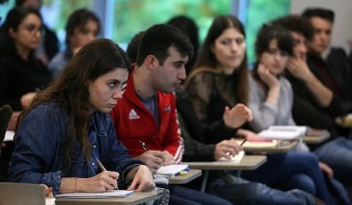 İnsan ve Toplum Bilimleri Fakültesi geniş kariyer fırsatları sunuyor!